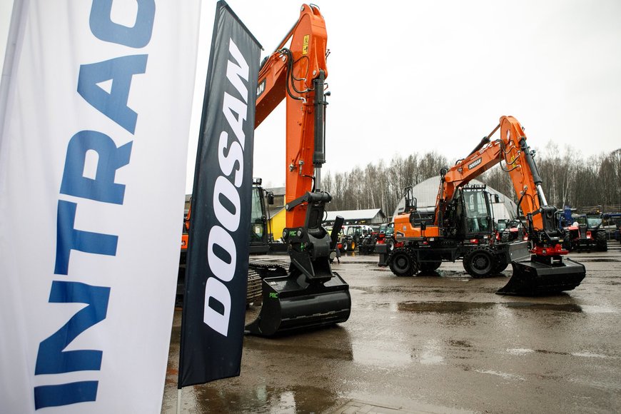 Doosan Maschinen glänzen am Tag der offenen Tür bei INTRAC in Litauen